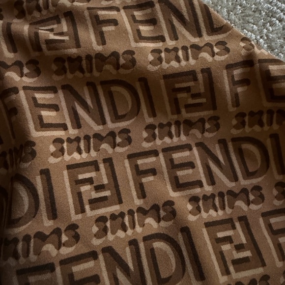 Skims x Fendi Bra - Picture 3 of 4